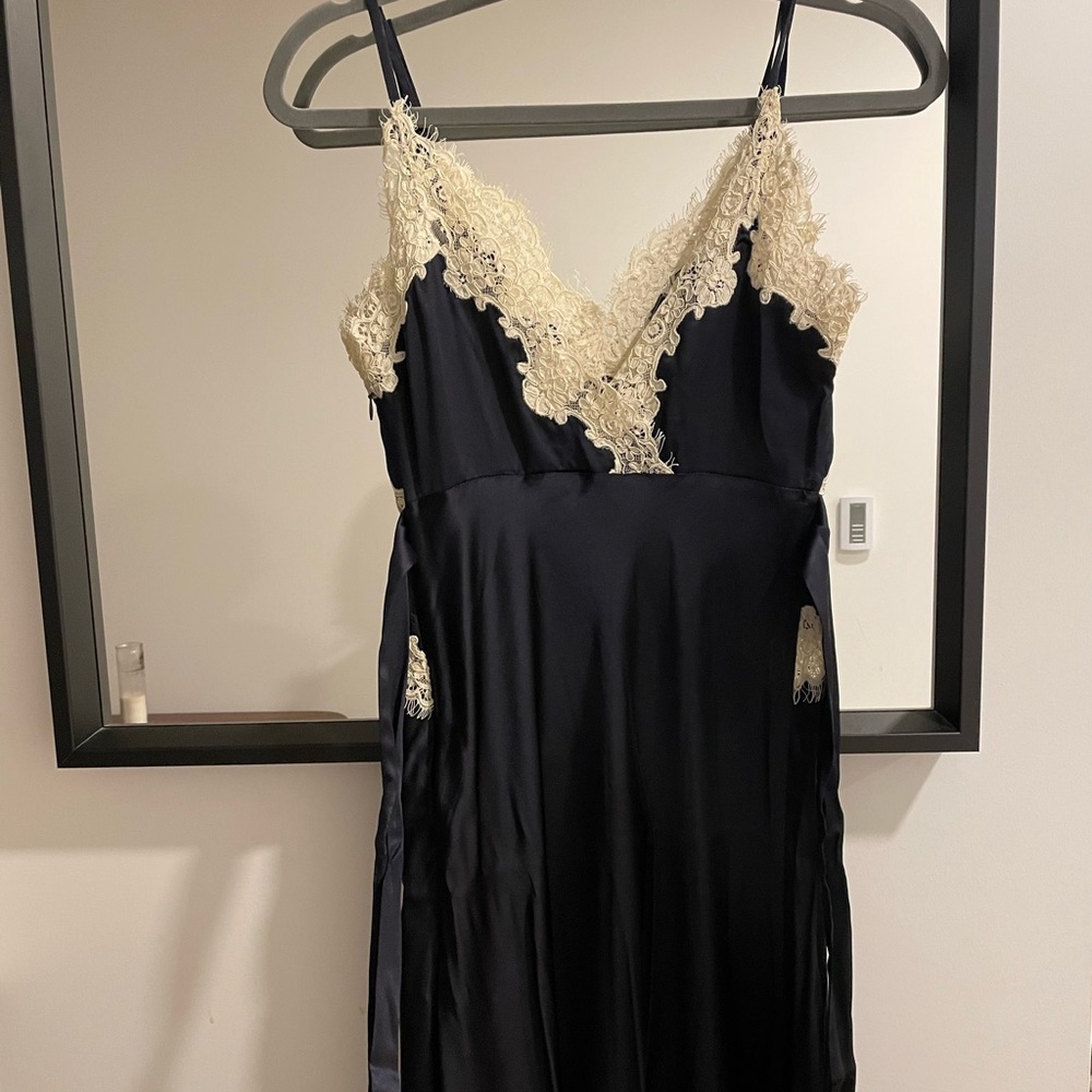 Doen Obelia Lace-Trimmed Silk Satin Dress - Picture 3 of 6